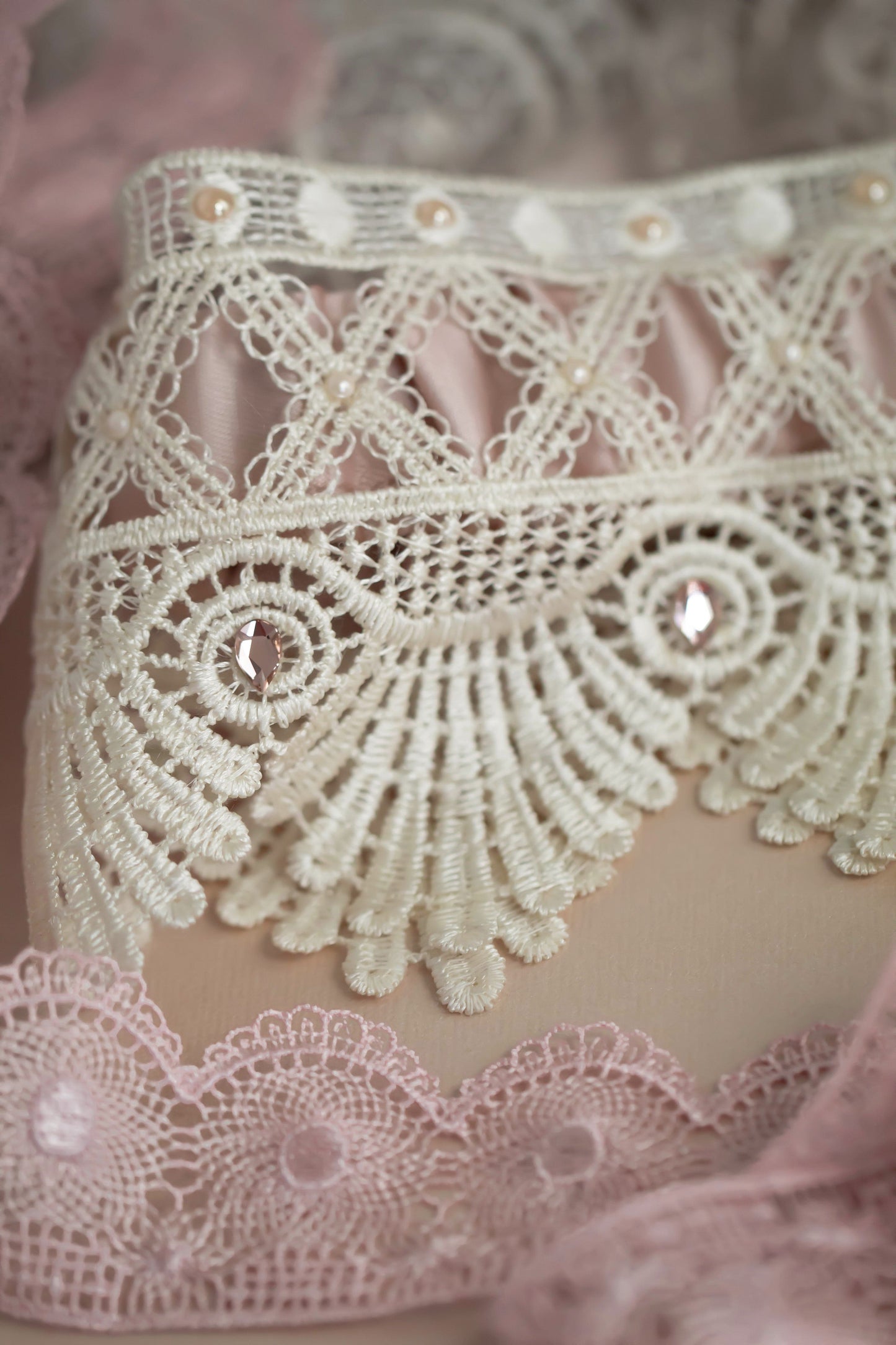 Beige and ivory garter with pink crystals