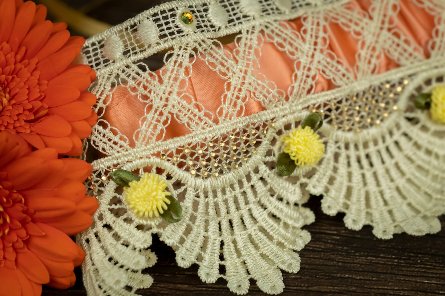 Chrysanthe Garter