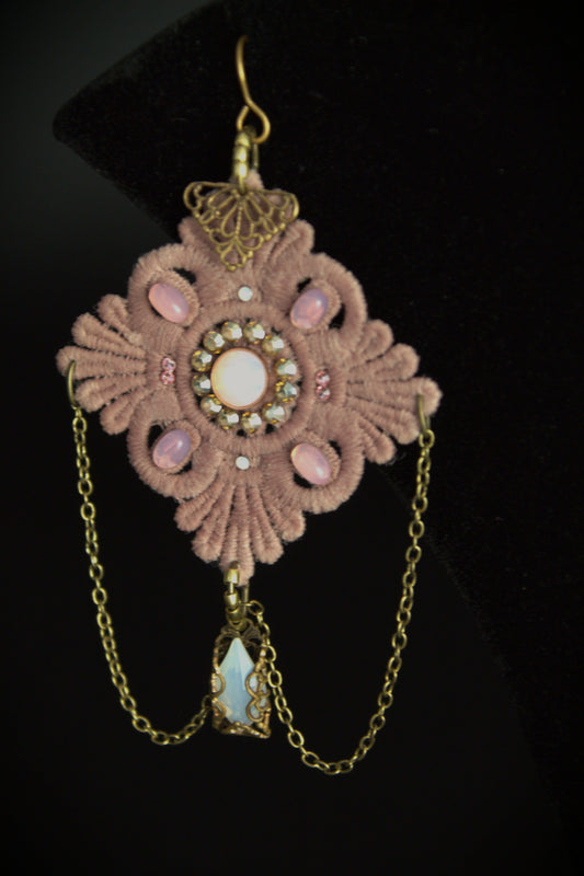Beige lace earring with brass chain and pink cabochons 