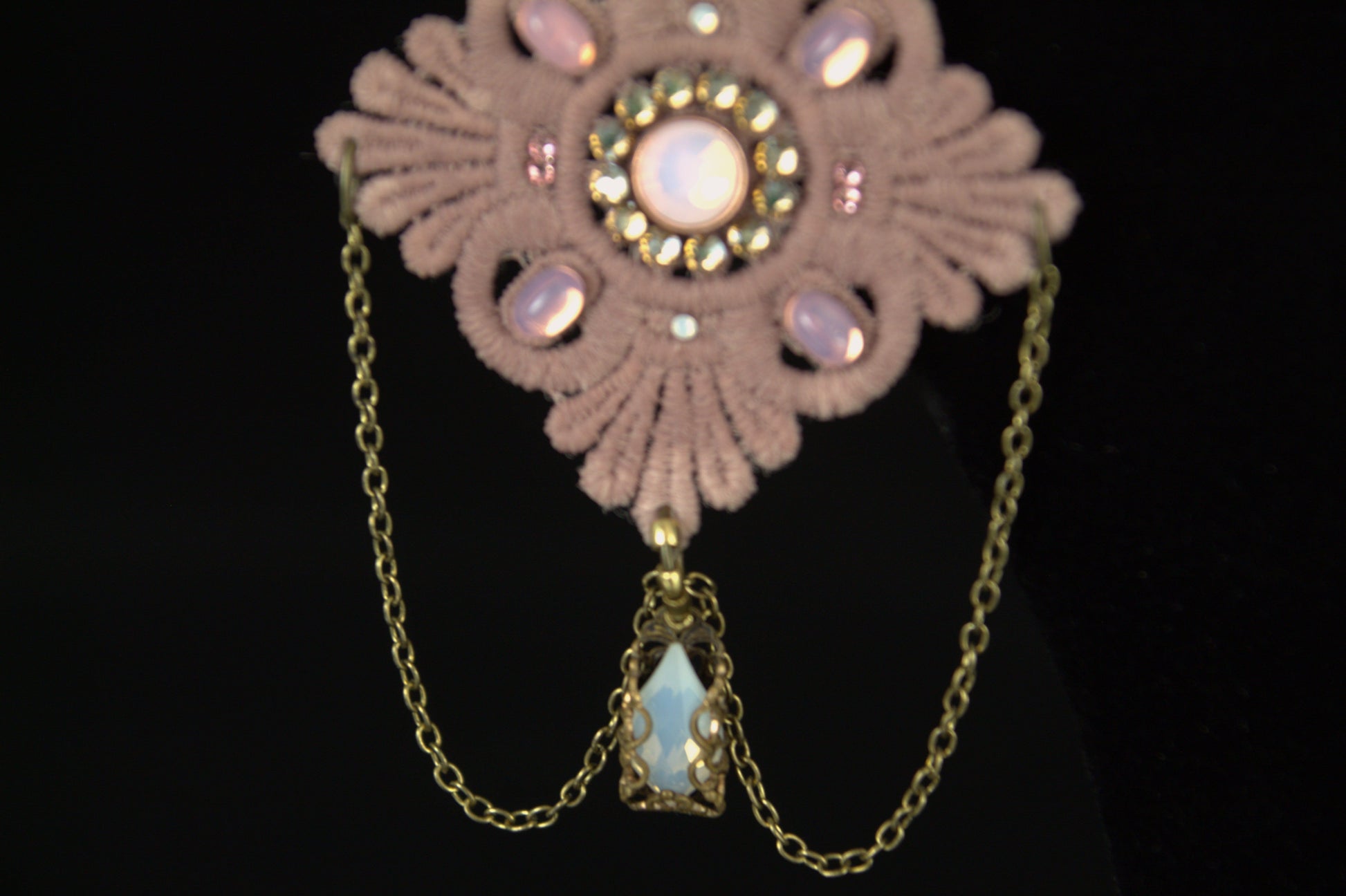 Lace earring with brass chain and rose opal cabochons 