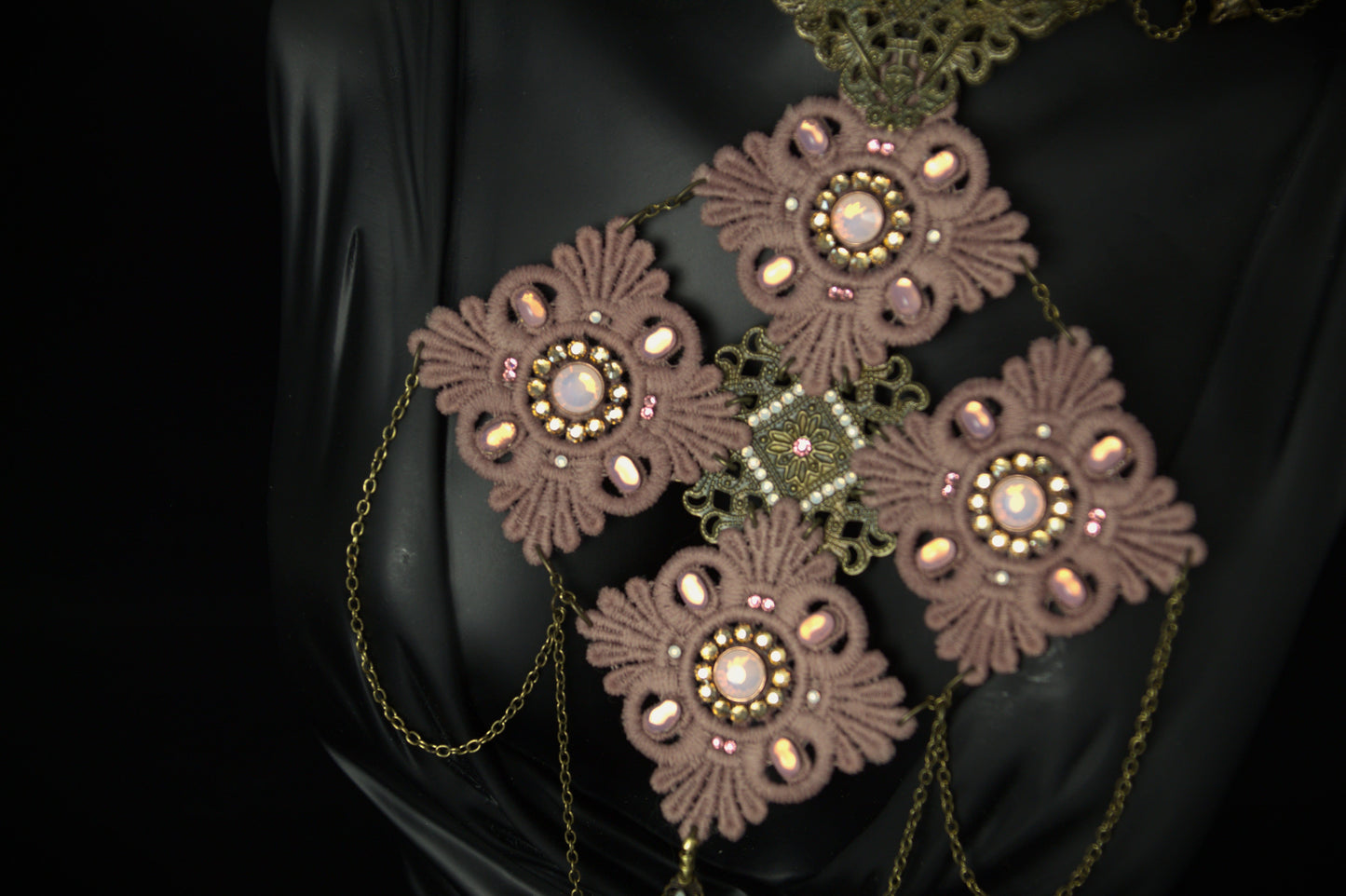 Beige lace necklace with brass filigree and topaz crystals 